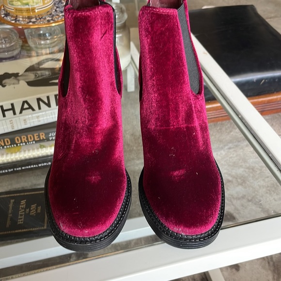 Woman’s booties - Picture 2 of 7